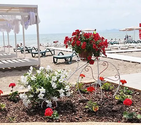 Malibu Beach Resort *